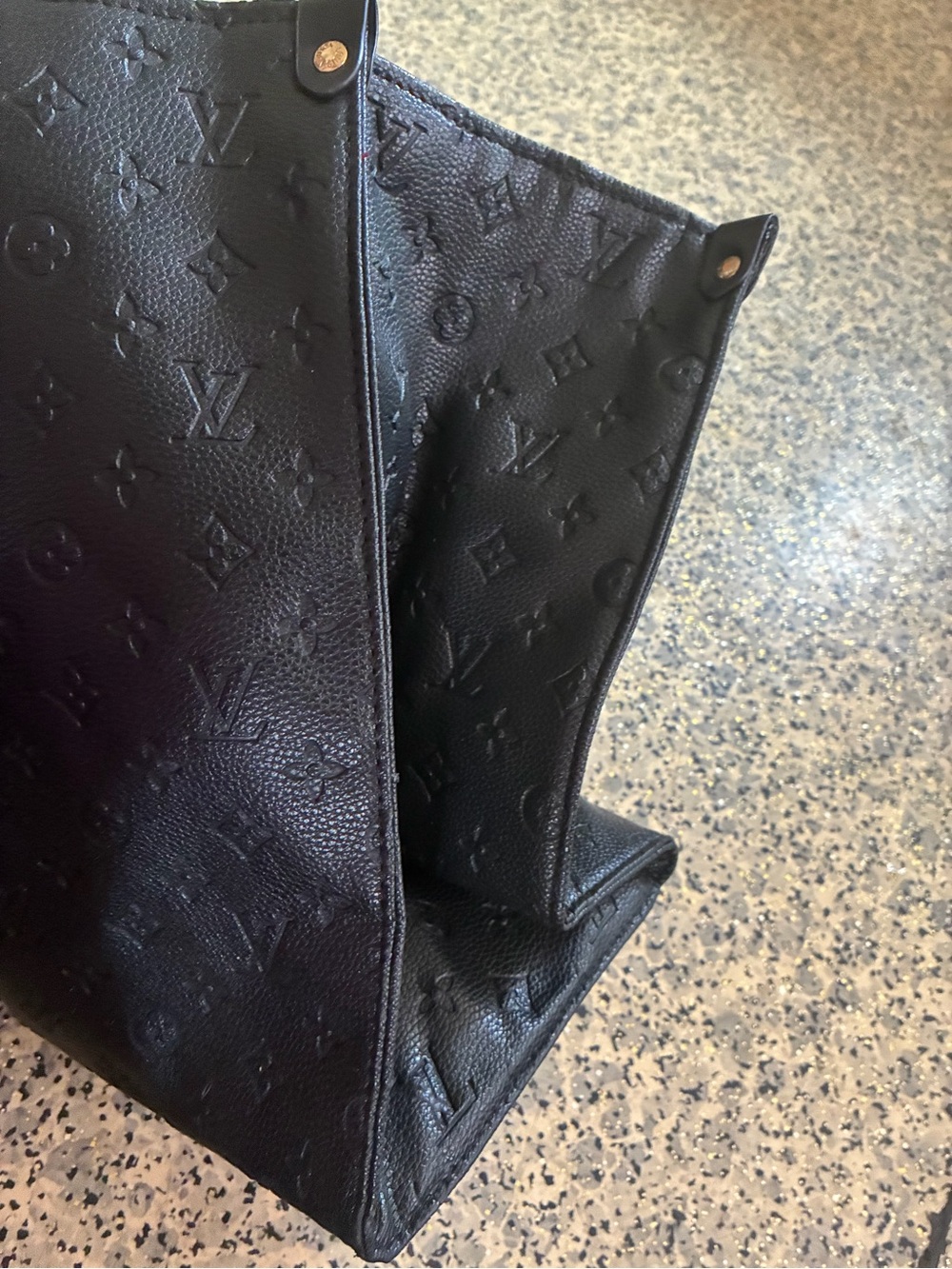 Lolis Vuitton - Picture 3 of 6